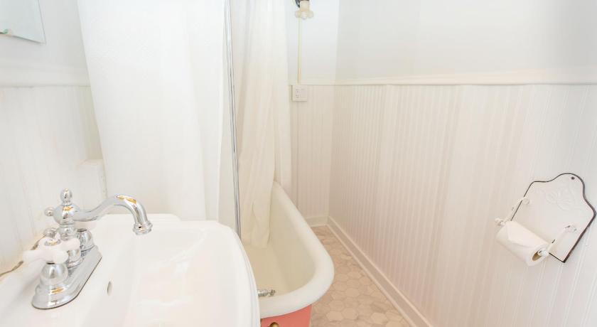 Pine Cottage Bed & Breakfast photo