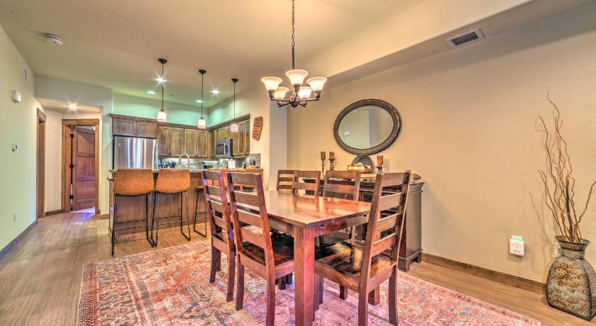 Central Mammoth Lakes Townhome about 1 Mi to Ski Slopes photo