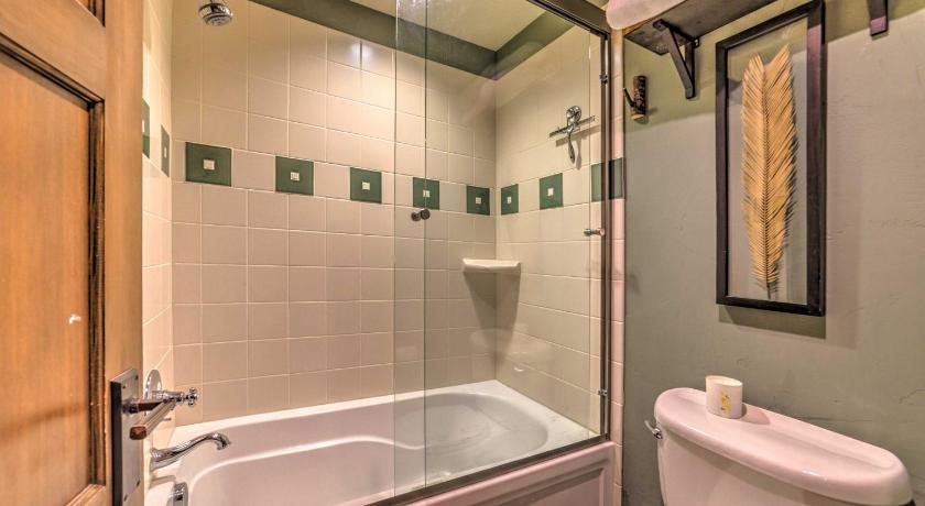 Central Mammoth Lakes Townhome about 1 Mi to Ski Slopes photo