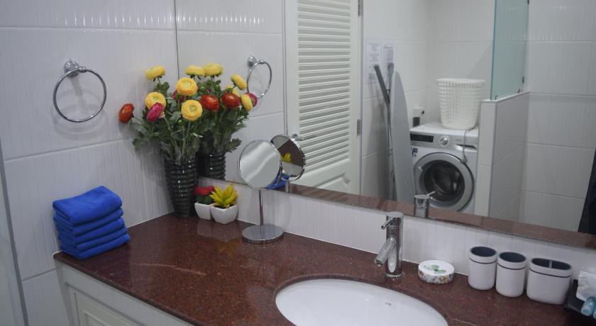 Image of Deluxe Apartment with Private Garden - 104 12