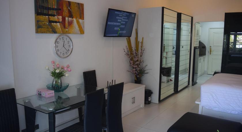 Image of Deluxe Apartment with Private Garden - 104 7