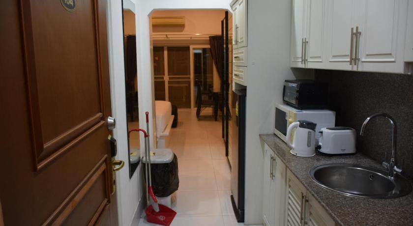 Image of Deluxe Apartment with Private Garden - 104 2
