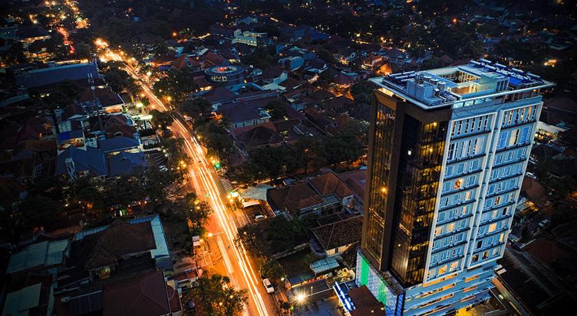 a city with tall buildings and tall buildings, Grand Tebu Hotel in Bandung