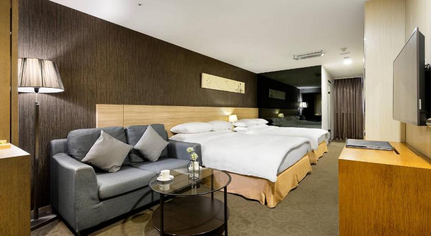 Image of Deluxe Quadruple Room - Non-Smoking 0