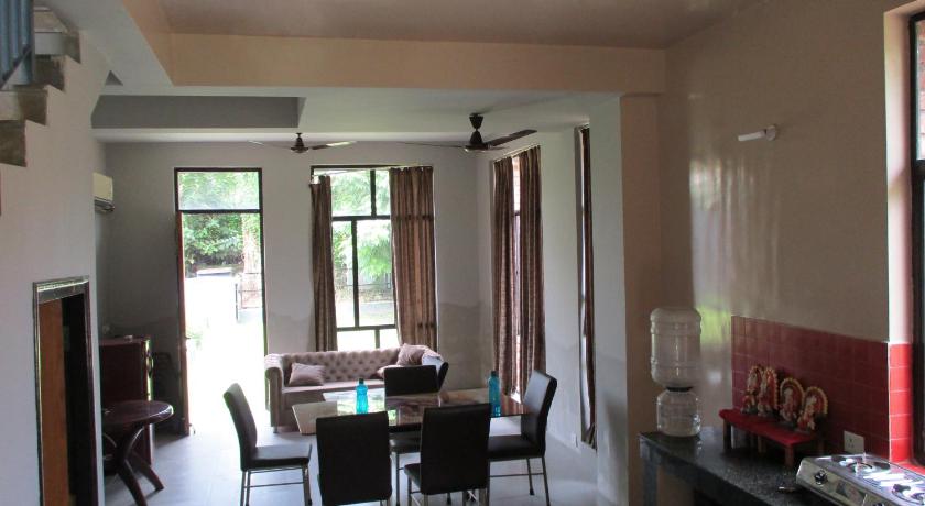 Ganga Kutir Oak Villa on Raichak photo