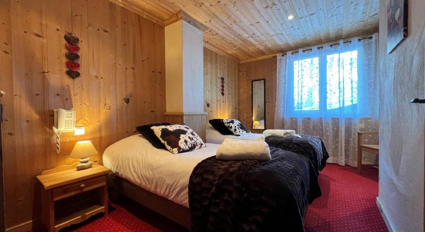 Image of Small Twin Room with Shower 2