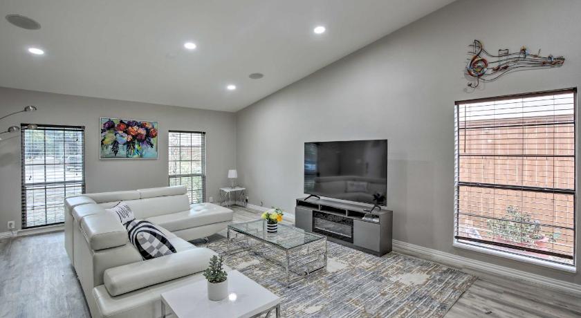 Family-Friendly Garland Home with Private Pool! — Hotel in Dallas (TX)