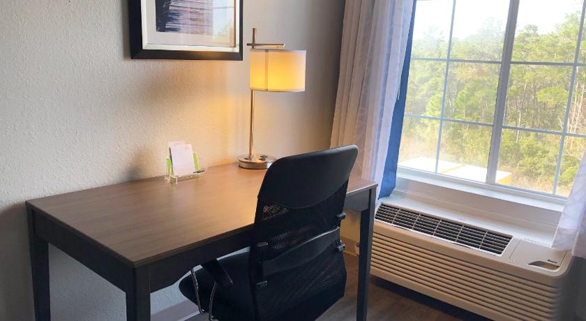 La Quinta Inn & Suites by Wyndham Panama City Beach photo