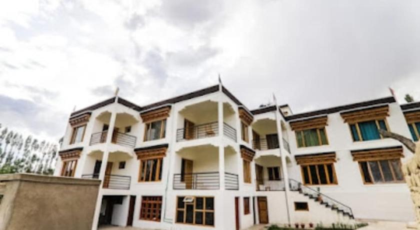Nima's Villa - image 2