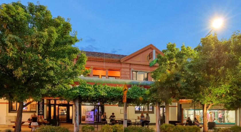 Broadway Hotel photo