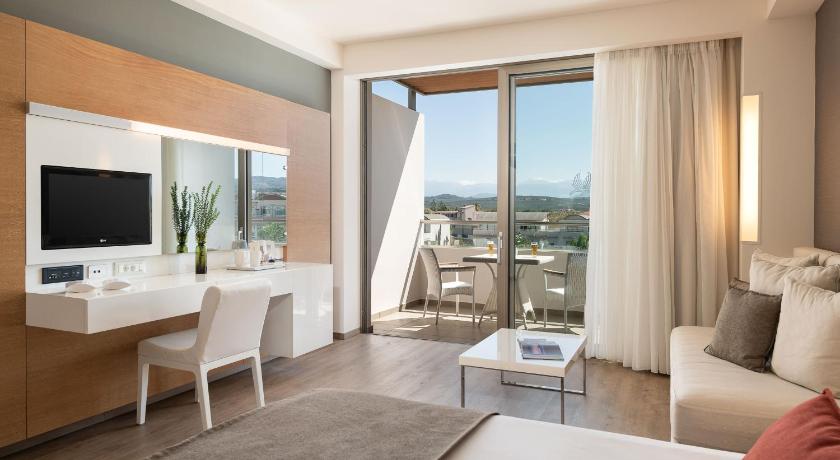 Image of Deluxe Room Pool View 0