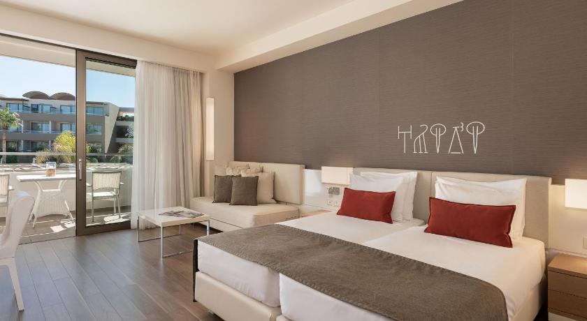 Image of Deluxe Room Pool View 5