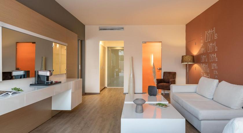 Image of Executive Suite with Private Pool 8