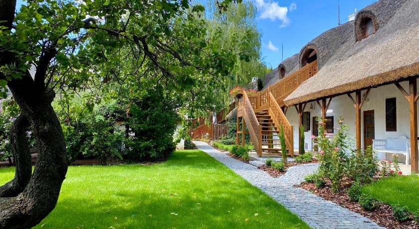 The Houses of History - anno 1830 — Hotel in Tihany