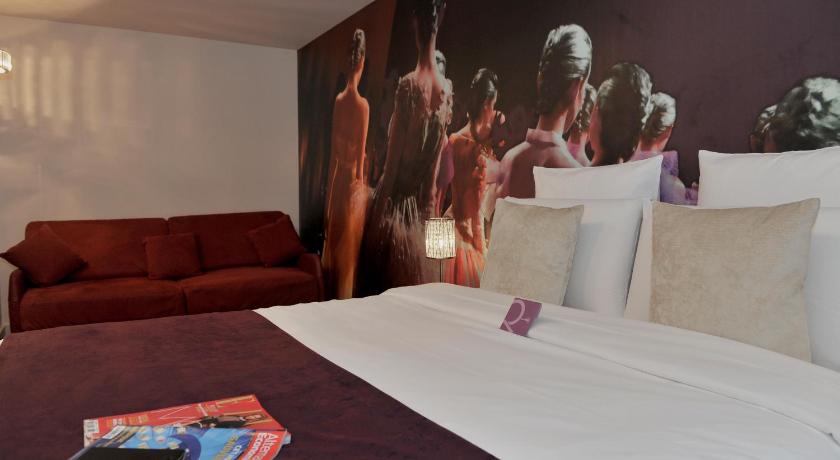 Image of Classic Room with 1 double bed and 1 single sof a bed 5