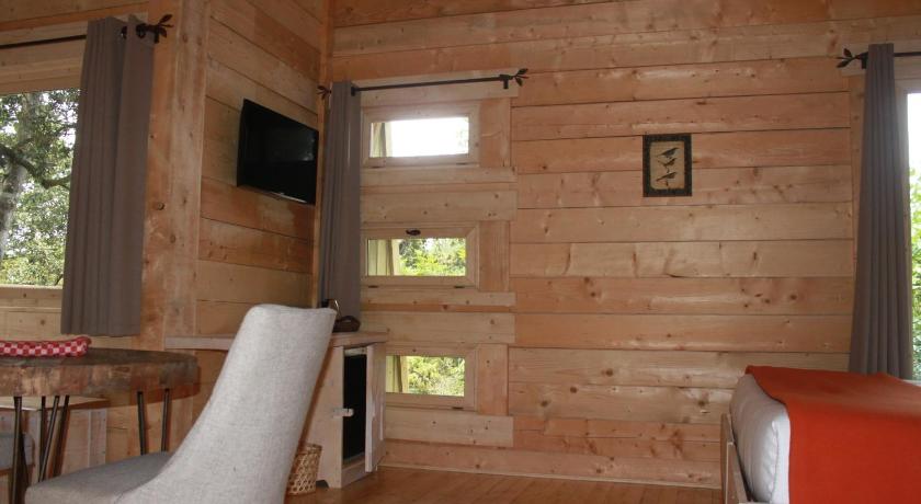 Les Cabanes Dans Les Bois