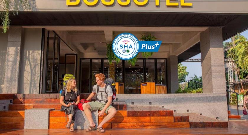 people sitting on a bench in front of a building, Bossotel Chiang Mai Hotel (SHA Extra Plus) in Chiang Mai