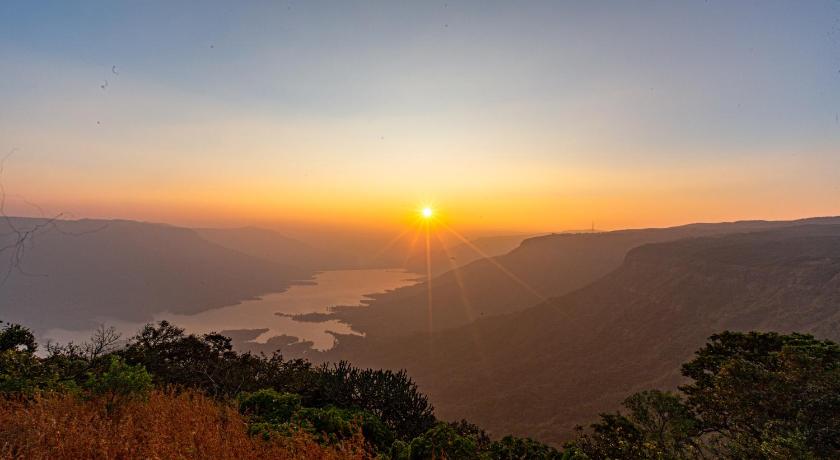 CosmicStays Evergreen Cascade - The Hidden Gem of Mahabaleshwar — Hotel in Mahabaleshwar