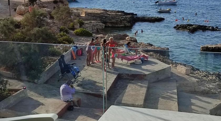 SEAFRONT No56 Award Winner Look out over Mellieha Bay from your Terrace Ideal for Winter Breaks espe — Hotel in Mellieha