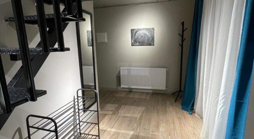 3 bedroom condo with free parking on premises photo