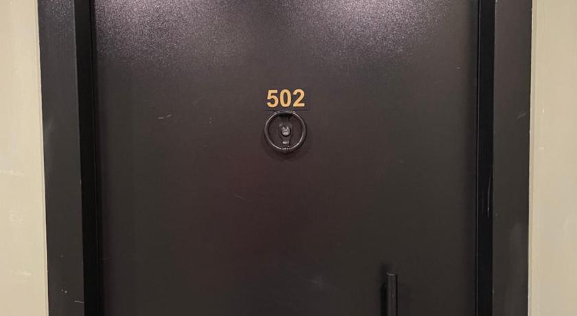 3 bedroom condo with free parking on premises photo