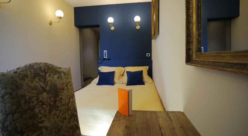 Hostellerie du Chateau des Fines Roches photo