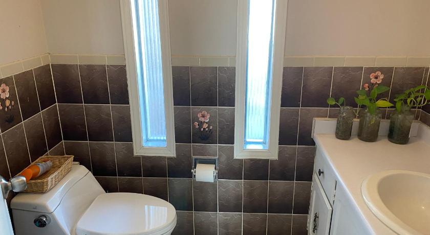 Comfort Rooms near Toronto Airport photo