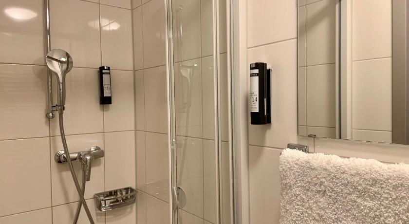 5th Floor Basic Rooms - shared bathrooms photo