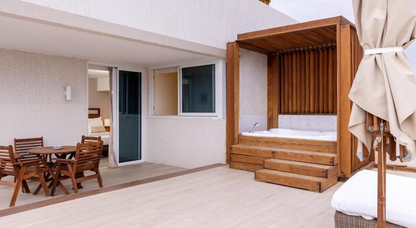 Image of Garden Room with Pool View 4