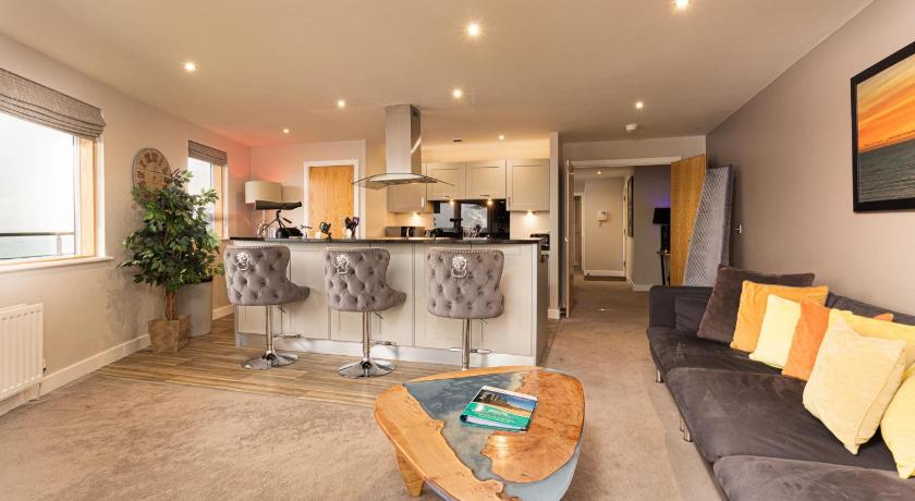 Image of Two-Bedroom Penthouse Apartment with Sea View 7