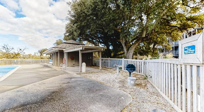 Island Beach & Racquet Club II photo