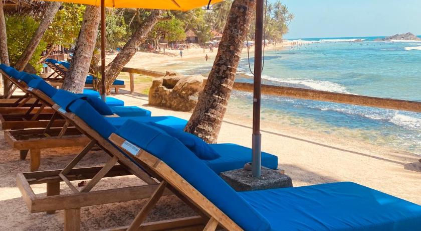 Sri Gemunu Beach Resort photo