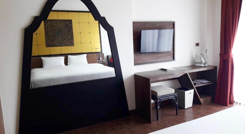 The Beach Condotel Kata 500 maters to the beach photo