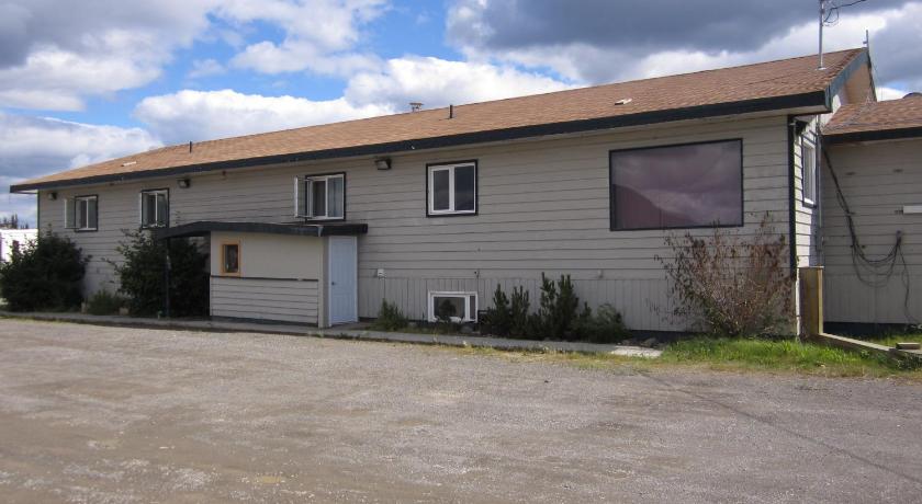 Nisutlin Trading Post Motel photo