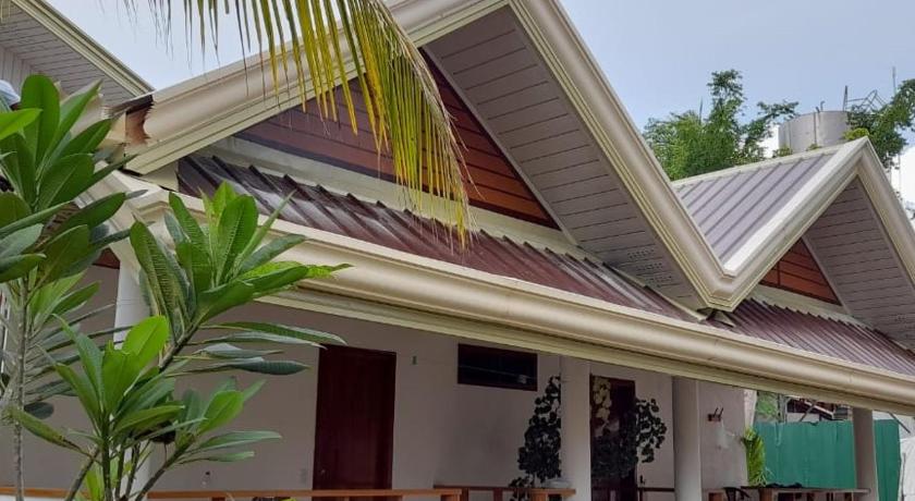 Image of Bungalow Garden View 3