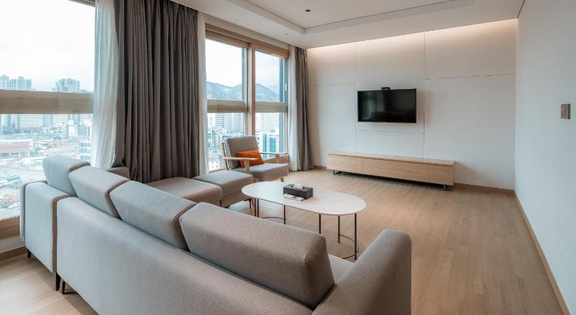 束草 Chestertons Sokcho 4星级 酒店 套房