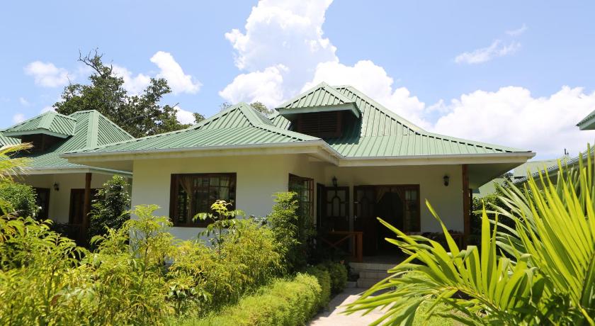 Le Surmer Self Catering Chalets Prices Photos Reviews Address Seychelles