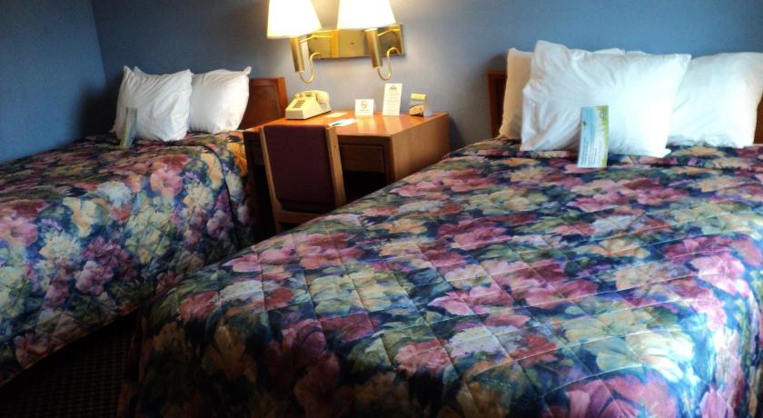 Knights Inn Cleveland, GA photo