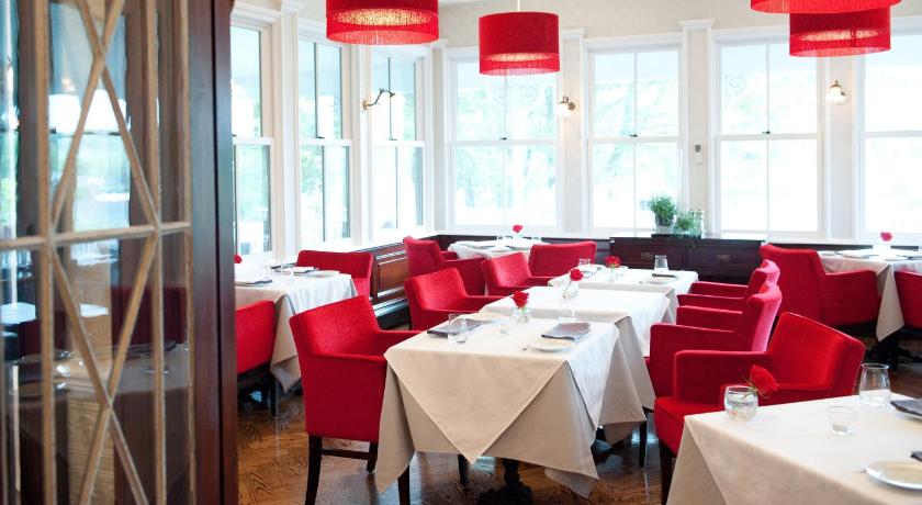 Relais Chateaux Camden Harbour Inn photo