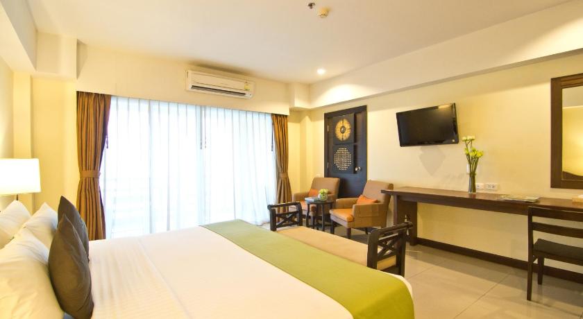 Image of Grand Deluxe Room (1 King Bed) 3