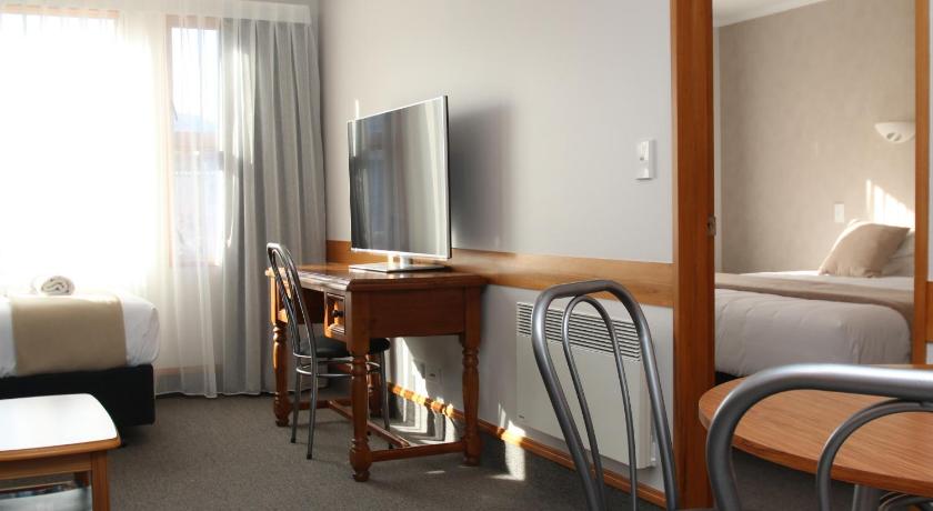 Image of 1 Bedroom Accessible 5