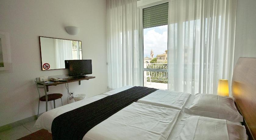 Standard Double Room with  Sea View and Balcony , Hotel L'Approdo in Rapallo