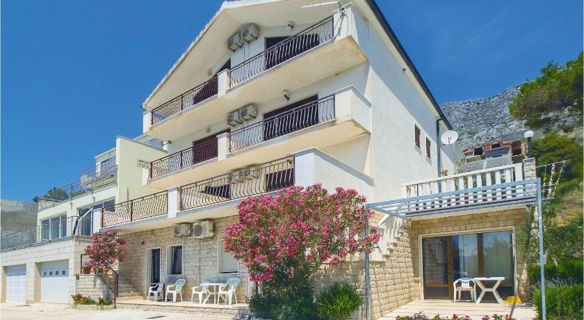 Two-Bedroom Apartment In Lokva Rogoznica