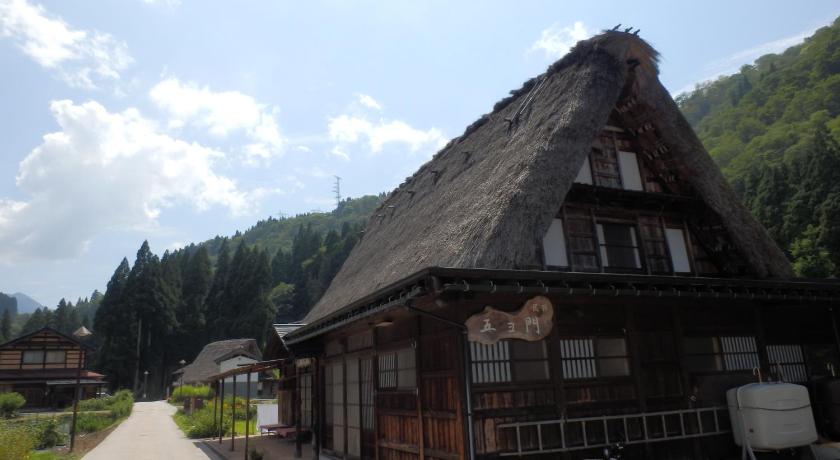 a large brick building with a wooden roof, Minshuku Goyomon in Takaoka