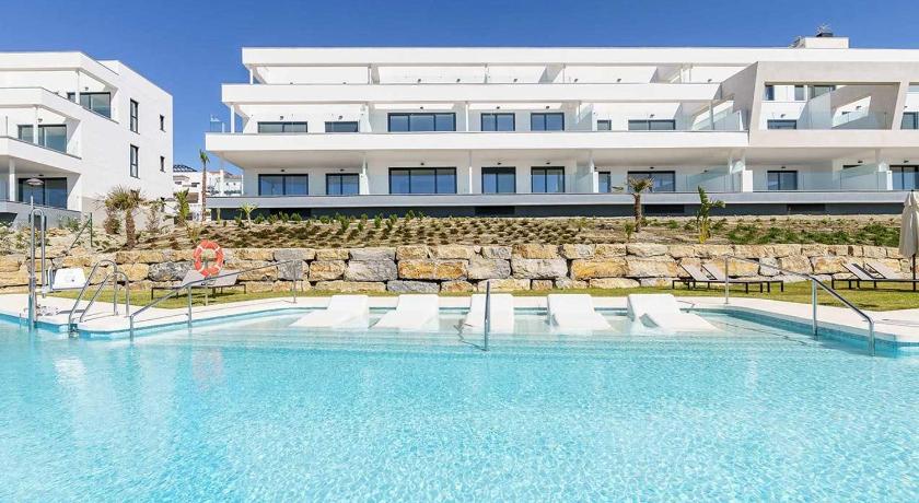 Modern penthouse with a fantastic view to the sea — Hotel in Estepona