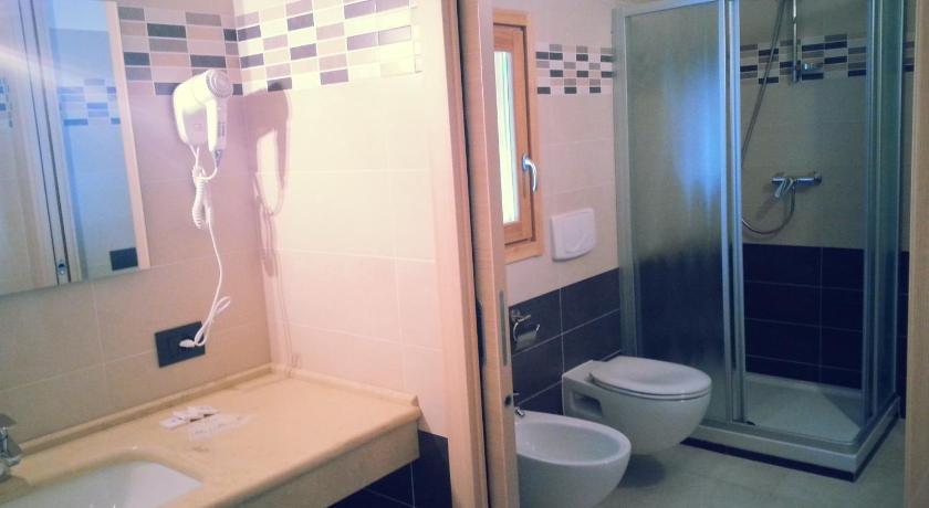 a bathroom with a toilet a sink and a shower, Agriturismo Val Codera in Novate Mezzola
