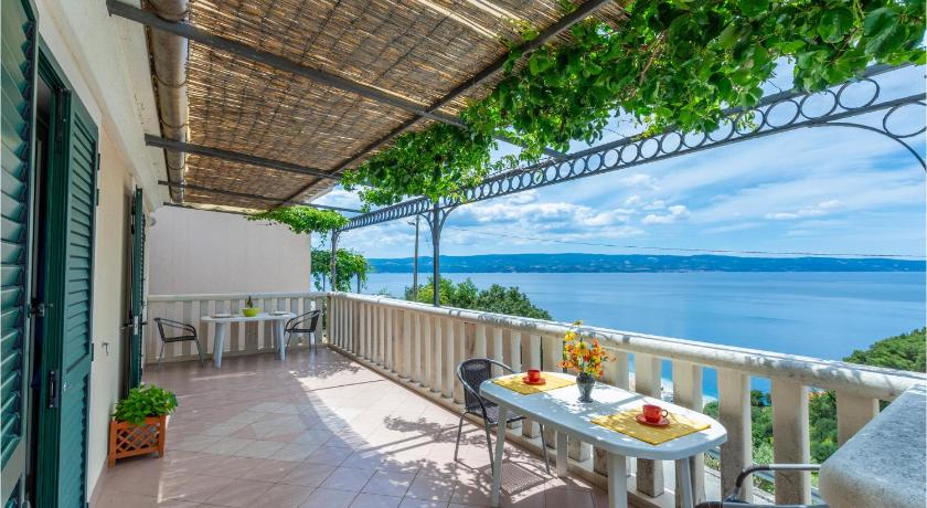Apartment Omis With Sea View Iv