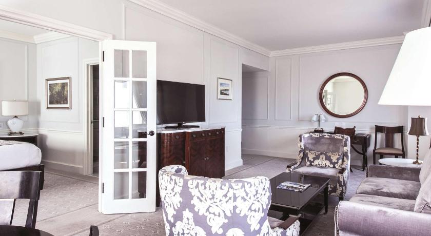 Image of Corner One Bedroom Suite 9