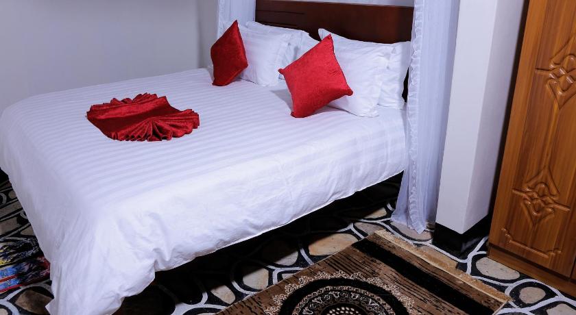 QUEEN ELIZABETH SAFARI LODGE photo