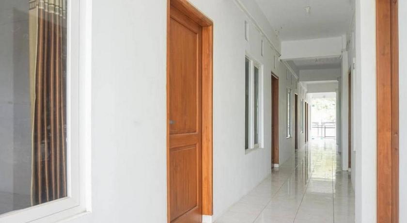 RedDoorz Plus near Taman Rekreasi Selecta 2 – Batu, MO